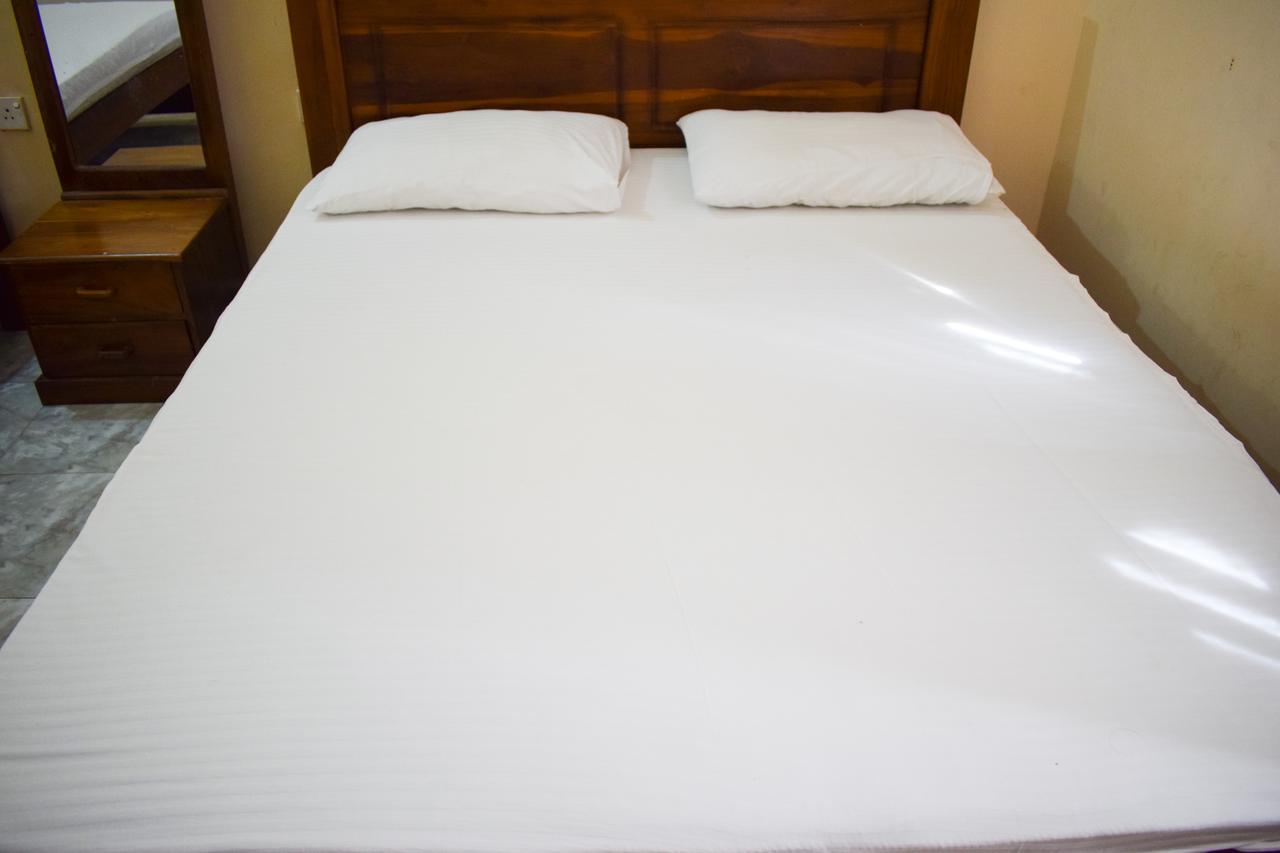 Yoho Adhikarana Mawatha Hotel Colombo Buitenkant foto